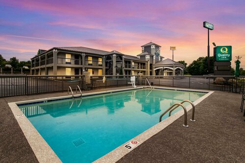 Quality Inn White House, Boek Hotel Hotels in Tennessee met parkeren, Parkeren