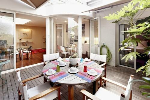 Maison d'hôtes Bordeaux Centre Le Patio de l'Intendance, Забронировать Гостевой дом Отели Бордо с парковкой, Парковка