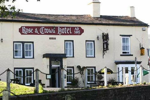 Oyo Rose & Crown Hotel, Book Hotel  