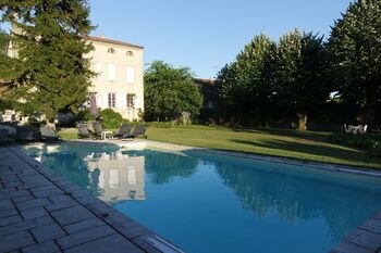 Villa Rhôna: Location vacances, Chambres dhôtes, Maison Gîte Grande Capacité avec piscine sauna, accueil velo 26 Drôme