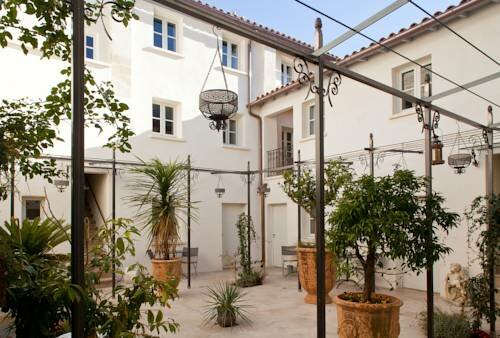 La Maison des Augustins 4 stars Spa et Fitness, Забронировать Курортный отель Авиньон ViaRhona