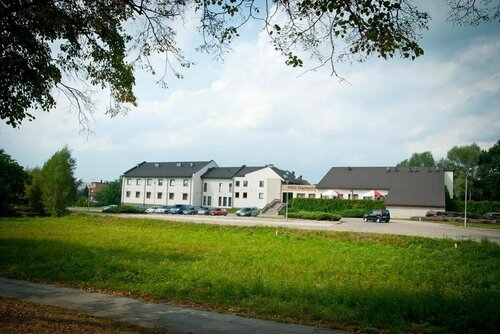 Hotel Pod Dębem, Book Pension Tarnow Lillepolen
