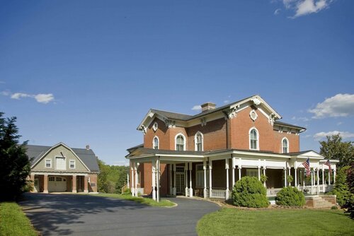 The Carriage House Inn Bed & Breakfast, Boek Hotel Hotels in Virginia met parkeren, Parkeren