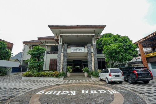 Putri Utari Guest House, Rezervovat Penzión Dau East Java