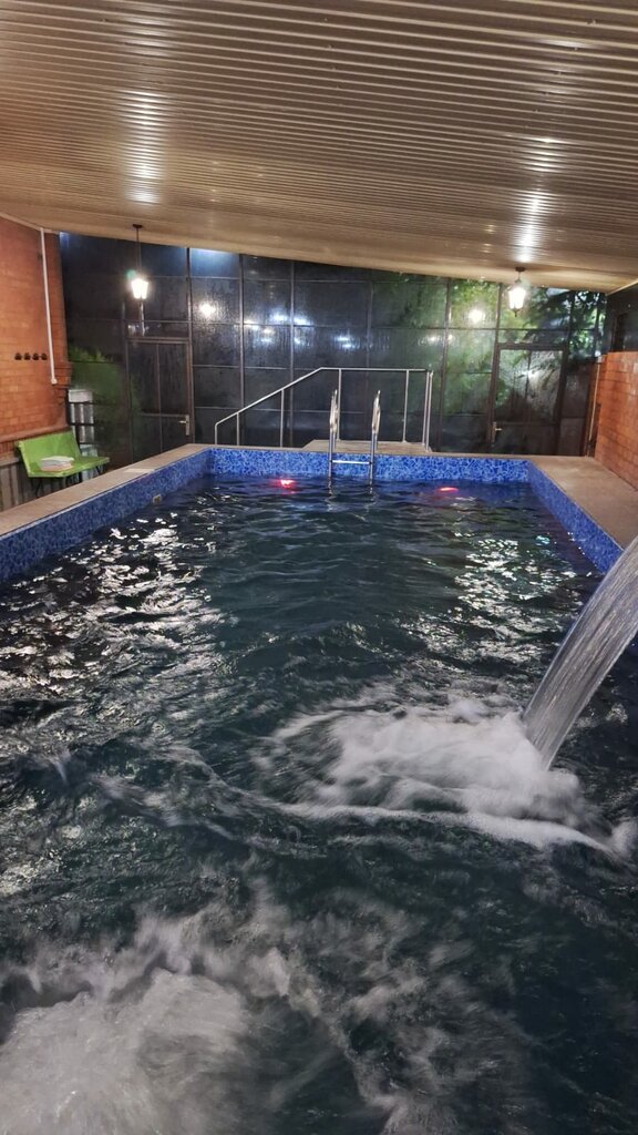 Kruglogodichnyy Teplyy basseyn