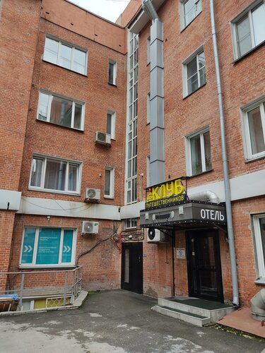 Клуб путешественников, Забронировать Отель Отели Новосибирска с бассейном, рядом с Новосибирский государственный цирк, Бассейн