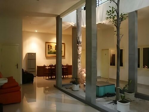 Soerabaja Place Guest House, Boek Hotel Hotels in het centrum van Surabaya, hotels in het centrum van Surabaya, Parkeren