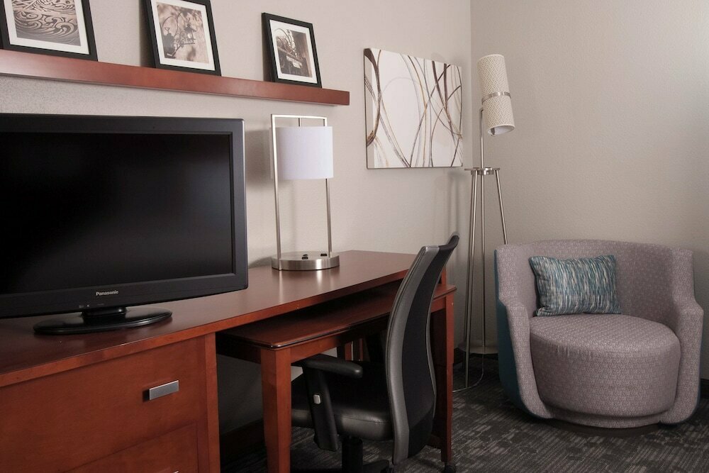 Courtyard by Marriott Charleston Waterfront