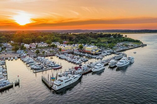 Saybrook Point Resort & Marina, Забронировать Курортный отель  