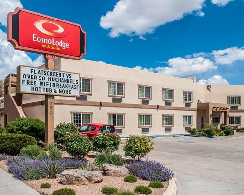 Econo Lodge Inn & Suites Santa Fe South, Забронировать Отель Санта-Фе Нью-Мексико