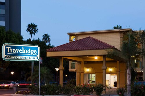 Travelodge by Wyndham Long Beach Convention Center, Забронировать Мини-отель Мини-отели Лонг-Бич, Мини-отель