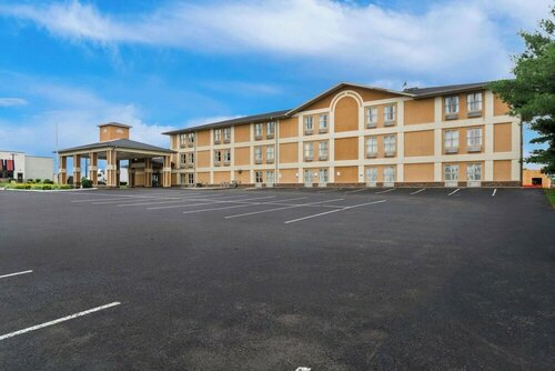 Quality Inn Dry Ridge, Забронировать Отель Драй-Ридж Northern Kentucky River Region