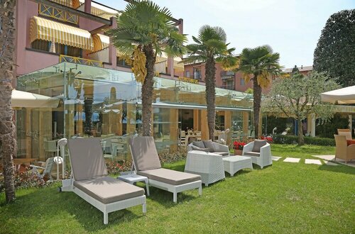Hotel Sportsman, Забронировать Отель Отели в центре Бардолино, в центре, Парковка