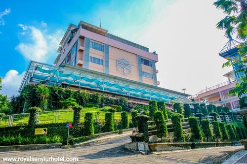 Royal Senyiur Hotel, Book Hotel Hotels in Prigen with Breakfast, Breakfasts