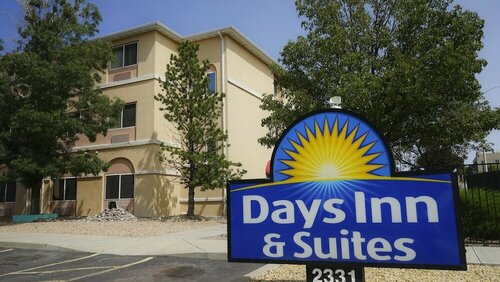 Days Inn & Suites by Wyndham Airport Albuquerque, Забронировать Отель Альбукерке Нью-Мексико