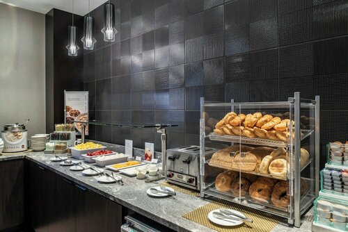 Fairfield Inn & Suites by Marriott Boston Logan Airport/Chelsea, Забронировать Отель Челси Boston Metropolitan Area, рядом с Memorial Stadium