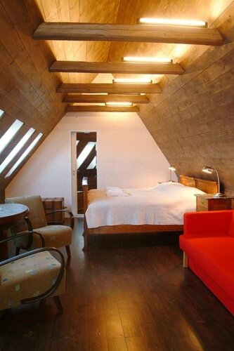Besidka, Boek Hotel Slavonice Czech Canada