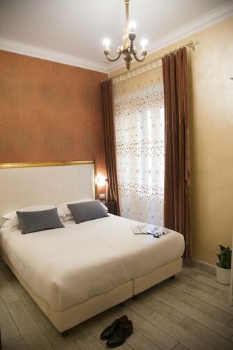 Profumo Maison Ripetta, Book Pension Spagna Rom