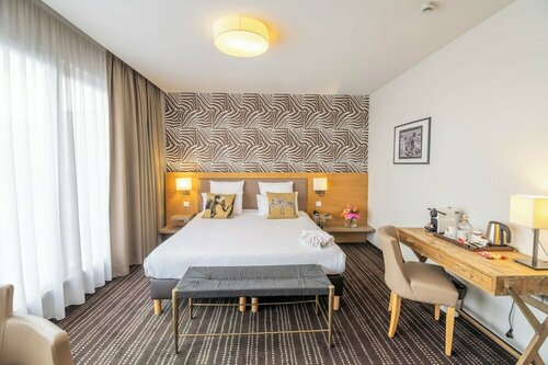 Brit Hotel Strasbourg Le Lodge, Забронировать Отель Отели Страсбурга с парковкой, рядом с Le Maillon - Strasbourg Theatre, Парковка