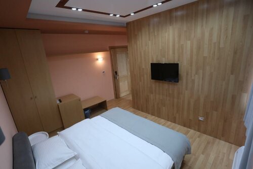 Elite, Đặt Khách sạn Pogradec Korçë County