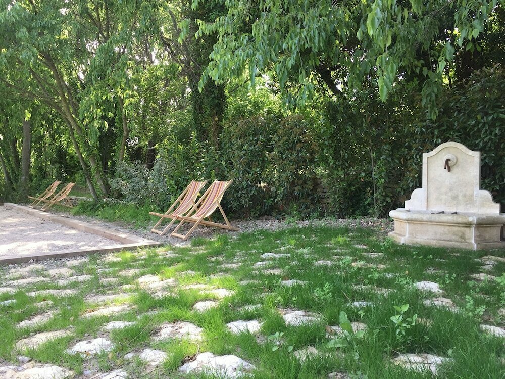 Domaine Les Martins Guest house, Bed and Breakfast/chambres dhôtes piscine/swi. pool in the Luberon