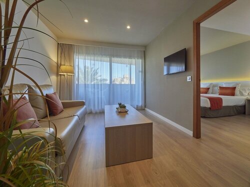 BQ Augusta Hotel, Забронировать Отель Отели Пальма-де-Майорка с бассейном, рядом с Концертный зал Пальма-де-Майорки, Бассейн