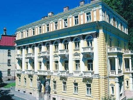 Ensana Svoboda Health Spa Hotel, Забронировать Отель Отели в центре Мареанске-Лазне, в центре, Парковка