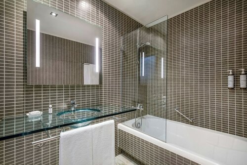 AC Hotel Milano by Marriott, Забронировать Отель Отели Вокзала Порта Гарибальди с парковкой, Парковка