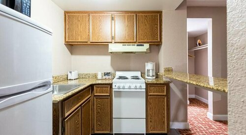 Sundial Inn, Забронировать Мини-отель Отели в центре Вирджиния-Бич, в центре, Парковка