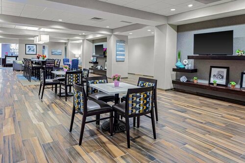 Hampton Inn Cranbury, Забронировать Отель Отели Нью-Джерси с парковкой, Парковка