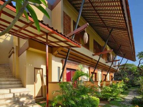 Mahe Garden Inn and Villas by Kamara, Забронировать Гостевой дом Отели Куты с парковкой, рядом с Площадь Кута, Парковка