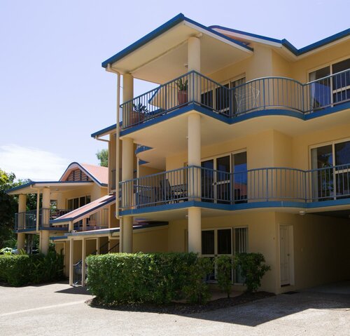at Beach Court Holiday Villas, Забронировать Апарт-отель Отели Whitsundays с парковкой, Парковка