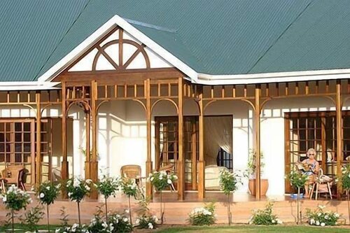 Hlangana Lodge, Забронировать Гостевой дом Отели Оудсхорн с парковкой, рядом с Suspension Bridge, Парковка