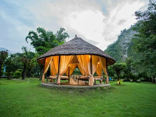 The Solluna Hotel, Varaa Hotelli Garjia Uttarakhand