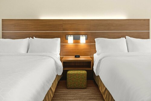 Holiday Inn Express Corning, จอง โรงแรม Corning California