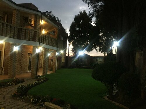 Lapeng Village, Book Pension Gauteng hoteller med parkering, Parkering