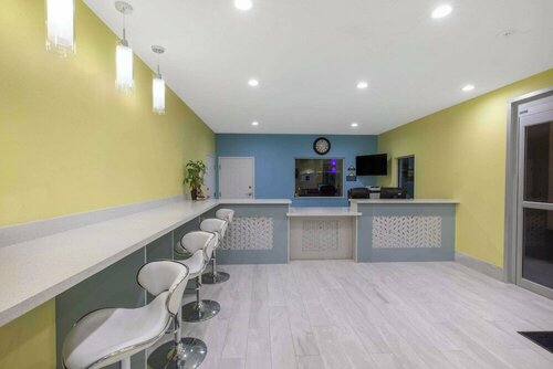 Days Inn & Suites by Wyndham La Porte, Rezervați Hotel La Porte 