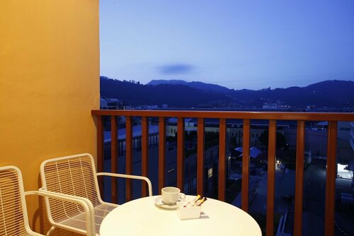 Orchid Resortel, Забронировать Отель Отели Патонг-Бич с бассейном, рядом с Улица Бангла-роуд, Бассейн