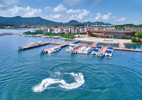 Lushan West Sea Resort, Curio Collection by Hilton, Rezerwuj Hotel Hotele w Jiujiang z Basenem, Basen