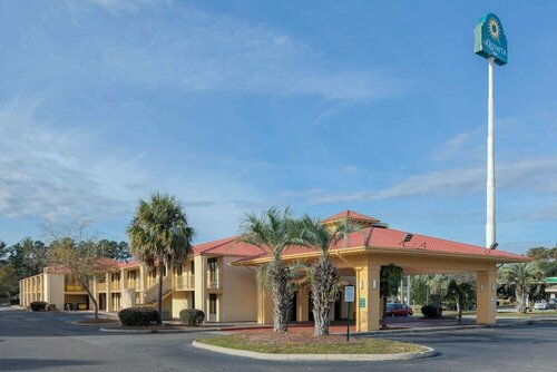 Super 8 by Wyndham Savannah, Reserva ahora Hotel Hoteles con piscina en Georgetown, Piscina
