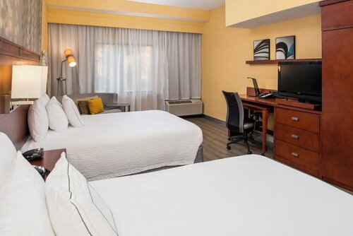 Courtyard Marriott Victorville, Book Hotel Hesperia Californien