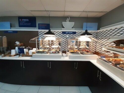 Holiday Inn Express Trincity by IHG, Забронировать Отель Отели Пиарко с бассейном, Бассейн