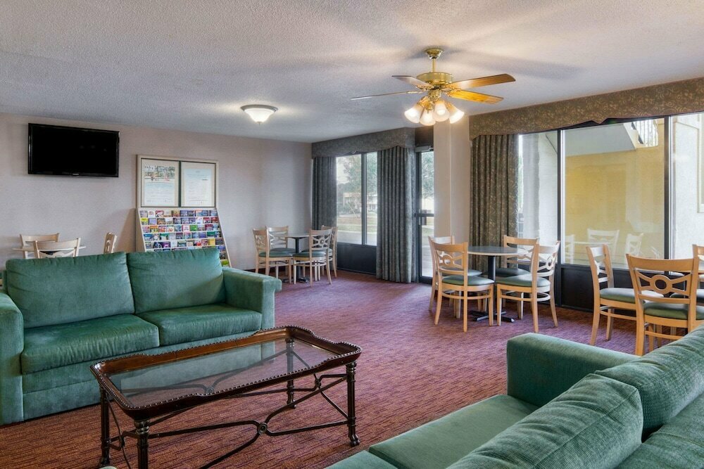 Super 8 by Wyndham Savannah