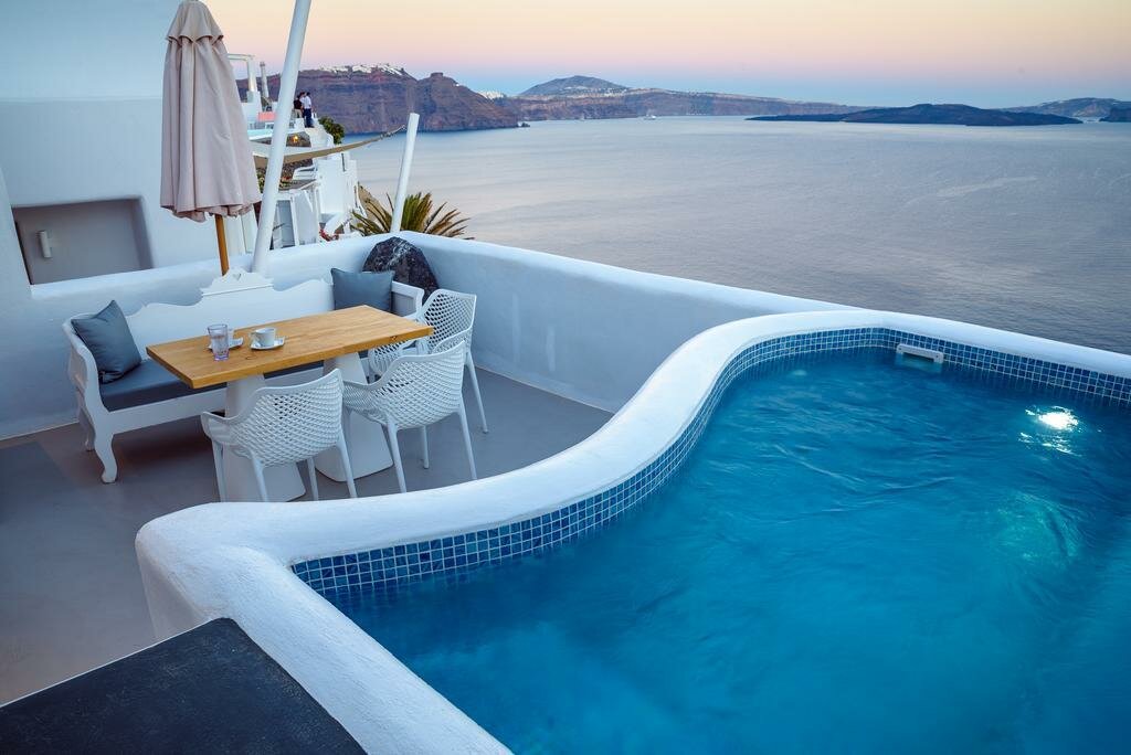 La Perla Villas and Suites