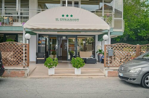 Hotel Stradiot, Забронировать Отель Отели Ривабелла с бассейном, рядом с Аквапарк Arenas Water, Бассейн