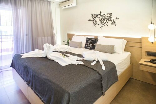 Hotel Pithari, Prenota Hotel Agía Triáda 
