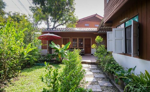 Luna Guesthouse 2, Забронировать Отель Чанг Мой Чиангмай, рядом с Ворота Чиангмая