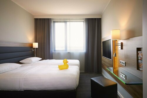 Moxy Frankfurt Airport, Забронировать Отель Отели Франкфурт-на-Майне с парковкой, Парковка