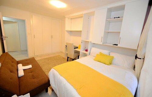 Corgi Guest House, Забронировать Гостевой дом Гостевые дома Рандбург, Гостевой дом