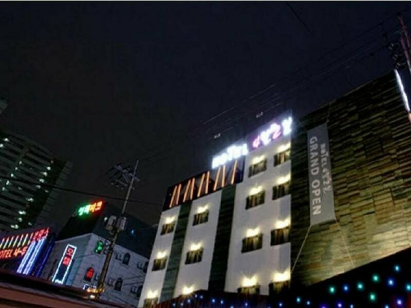 HOTEL April 2nd